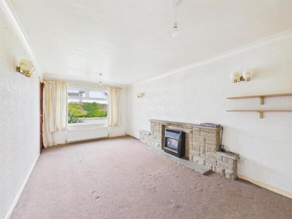 2 bed Semi-Detached Bungalow for sale Image 4