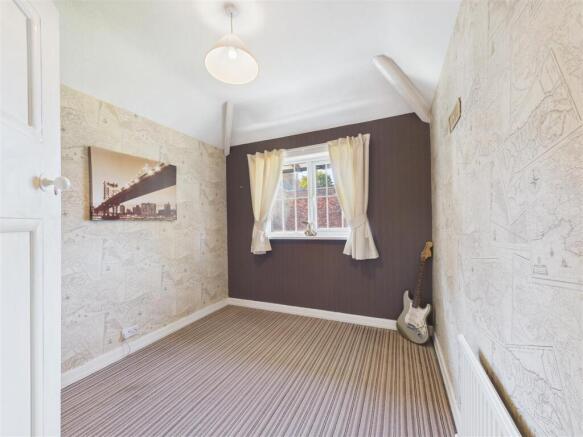 3 bed Semi-Detached for sale Image 10