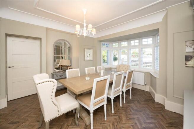 6 bed Detached for sale Image 7