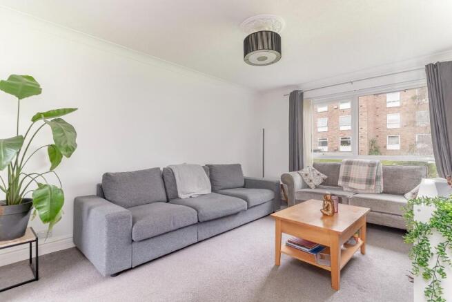 2 bed Apartment for sale Image 2