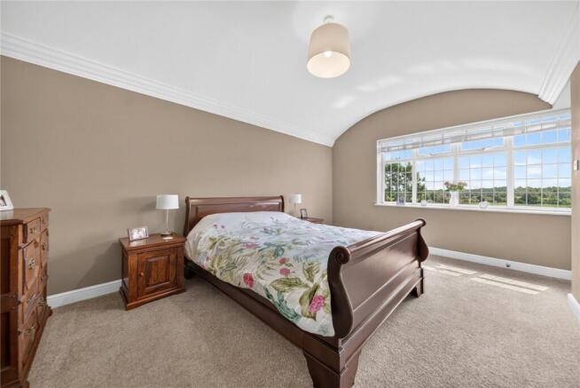 6 bed Detached for sale Image 10