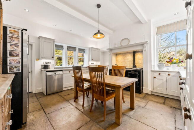 4 bed Detached for sale Image 9