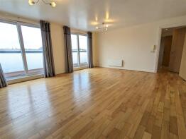 16, Greencroft Way, Salford M7 2GJ