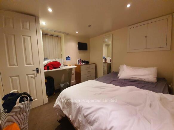 5 bed Terraced to rent Image 8