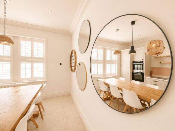 4 bed Apartment for sale Image 7