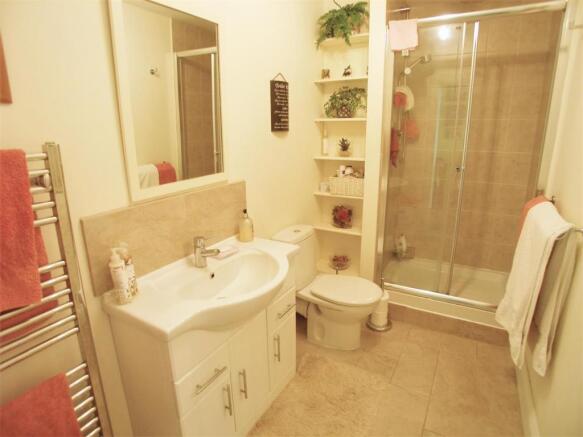 LUXURY SHOWER ROOM