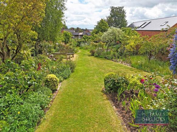 Delightful rear garden