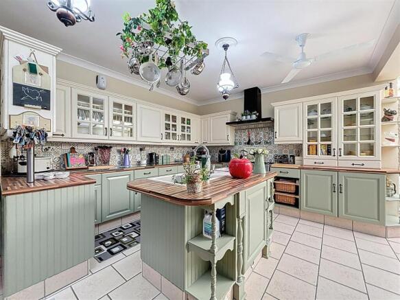 6 bed Terraced for sale Image 10