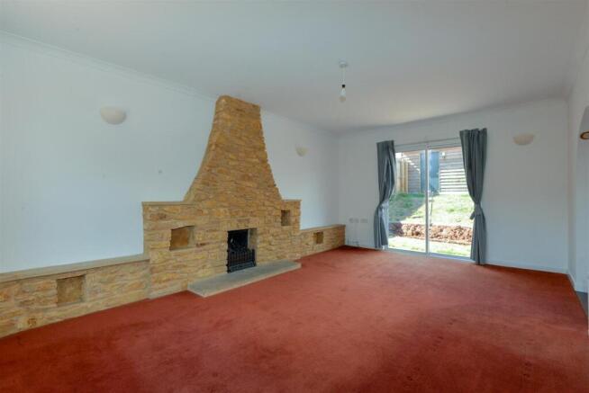 Living Room 1.jpg