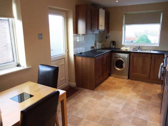 KITCHEN/DINING ROOM