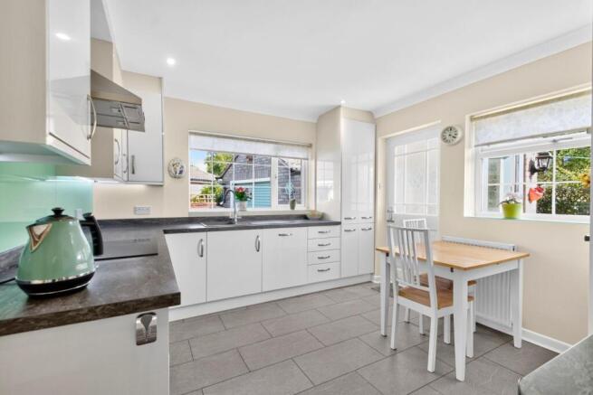 3 bed Detached Bungalow for sale Image 4