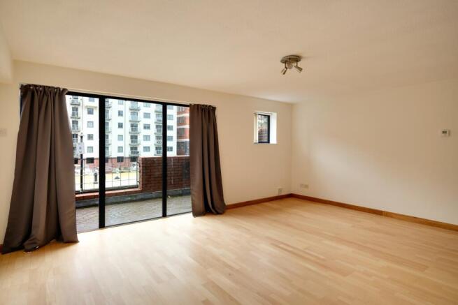 Living Room ()
