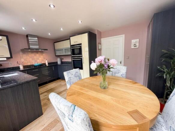4 bed Terraced for sale Image 3