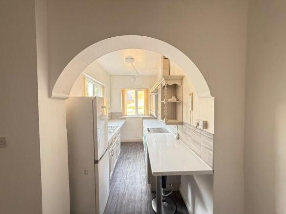 2 bed Terraced to rent Image 2