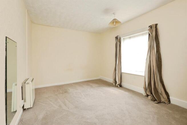 2 bed Flat for sale Image 8