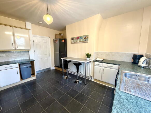 4 bed Villa for sale Image 8