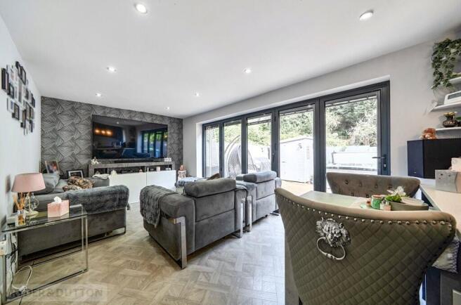 4 bed Semi-Detached for sale Image 4