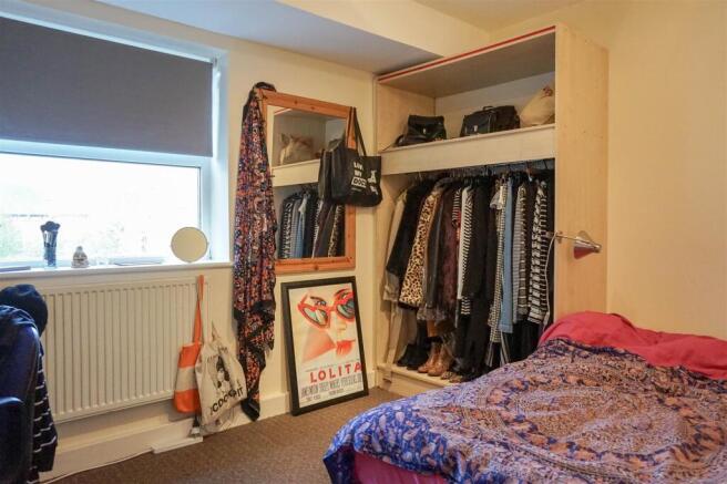 5 bed Flat to rent Image 11