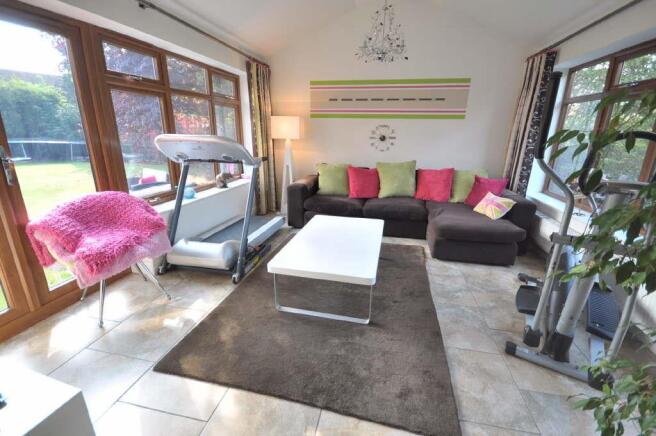 FAMILY / GARDEN ROOM