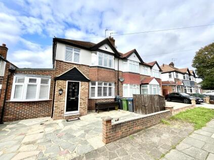 Gosbury Hill, Chessington, Surrey. KT9 1BT