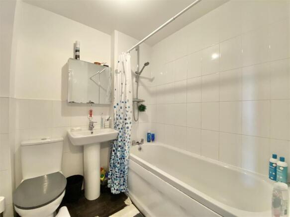 2 bed Semi-Detached for sale Image 9