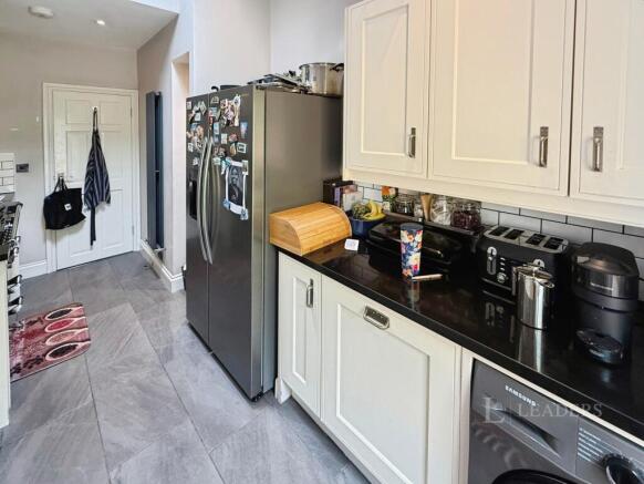 3 bed Semi-Detached to rent Image 4