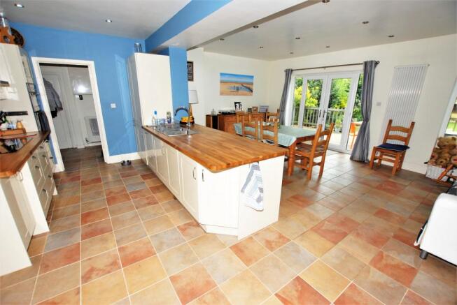 Kitchen/Dining rm
