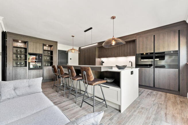 4 bed Detached for sale Image 7