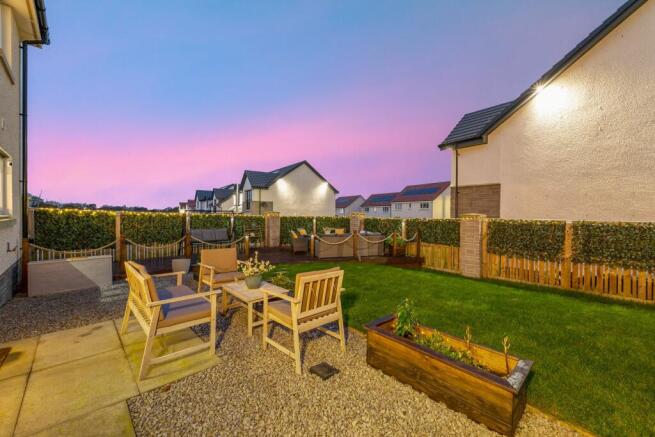 Twilight Rear View / Garden