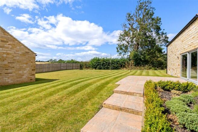 5 bed Detached for sale Image 6