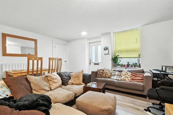 1 bed Apartment for sale Image 6
