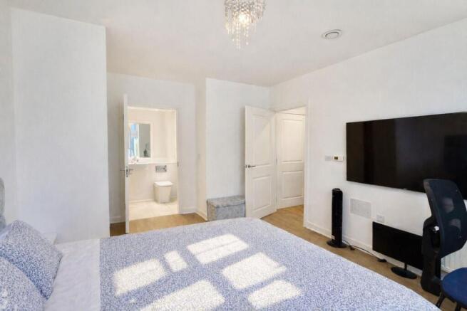 2 bedroom for sale, East london, E6 By Barrain Lon