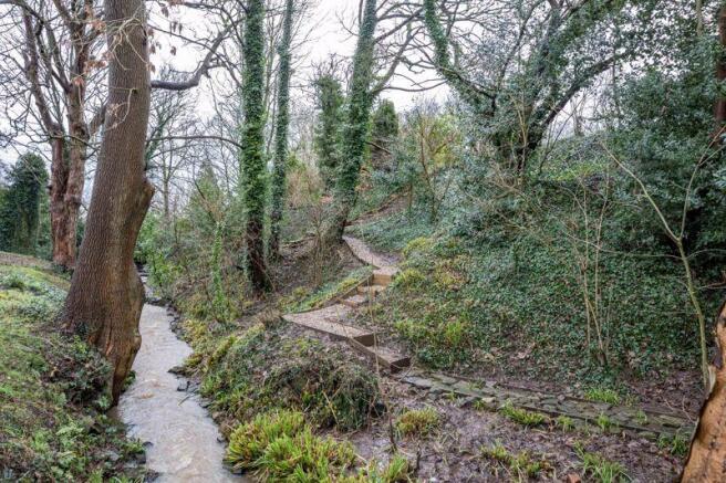 Land / Stream