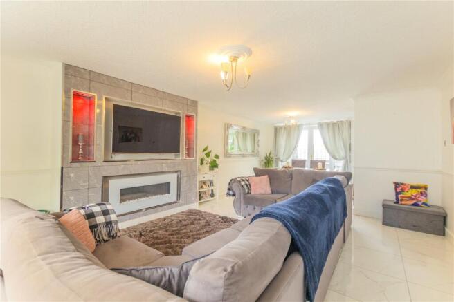 4 bed Semi-Detached for sale Image 5