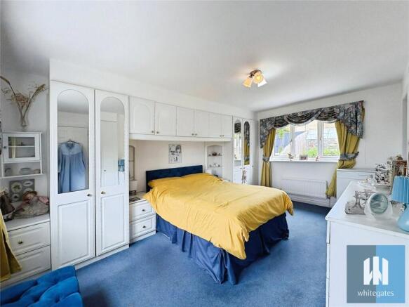 5 bed Detached for sale Image 5