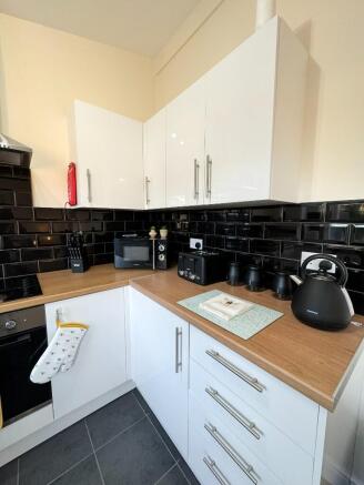 5 bed House of Multiple Occupation for sale Image 4