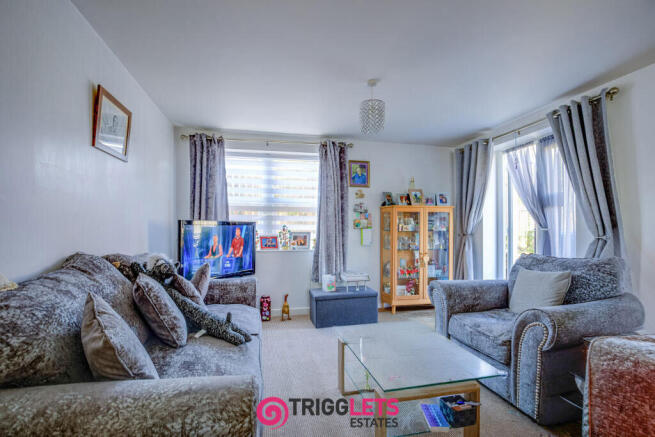 2 bed Flat for sale Image 4