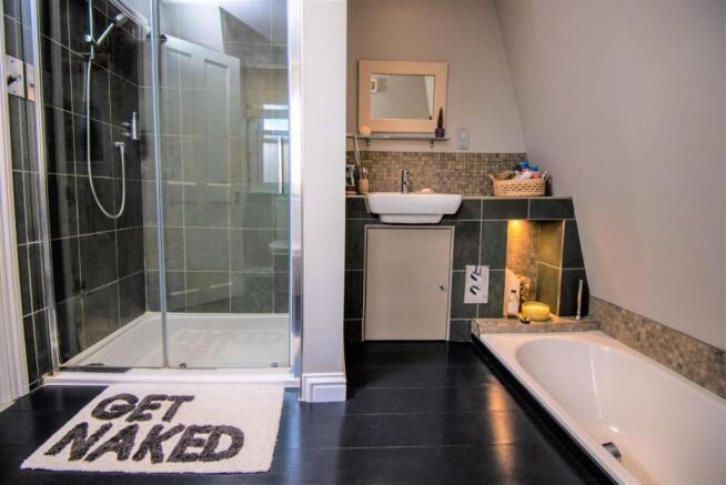 Bathroom 2.jpg
