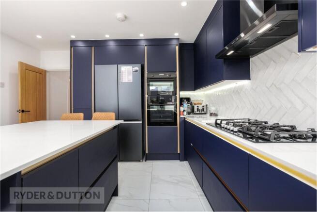 4 bed Semi-Detached for sale Image 9