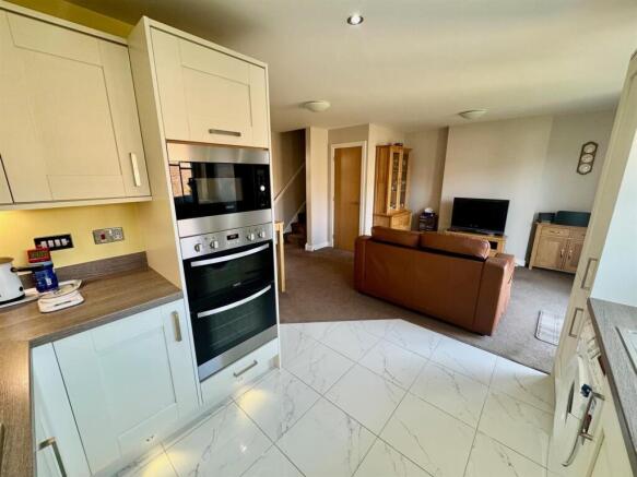 4 bed Semi-Detached for sale Image 7