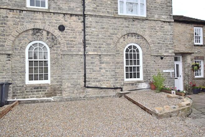 2 bed Ground Flat to rent Image 10