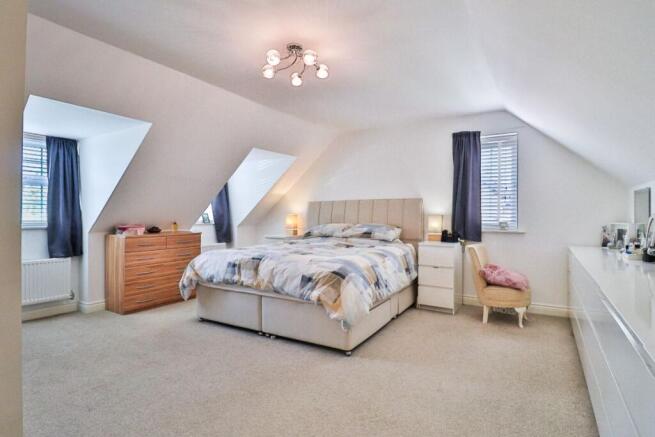4 bed Detached for sale Image 10