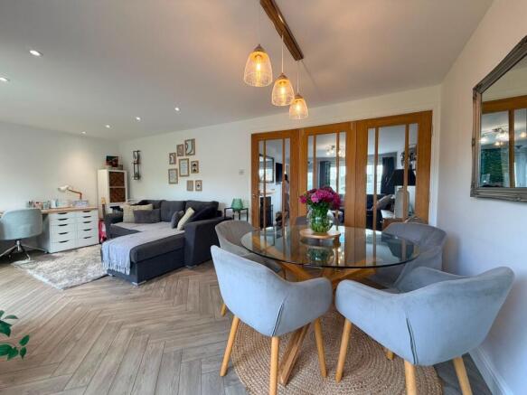 4 bed Semi-Detached for sale Image 7