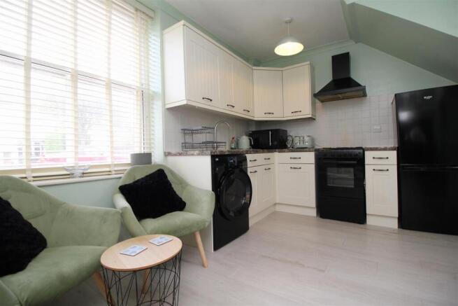 kitchen 2 .JPG