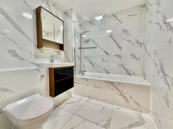 Family Bathroom/ WC