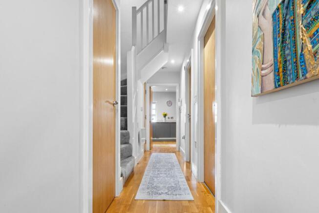 3 bed Flat for sale Image 11