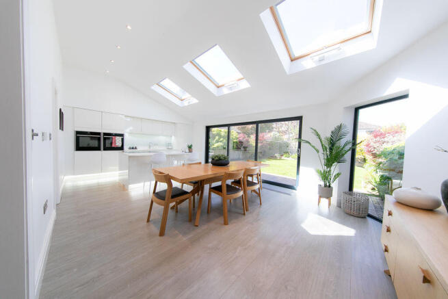 Kitchen & dining space