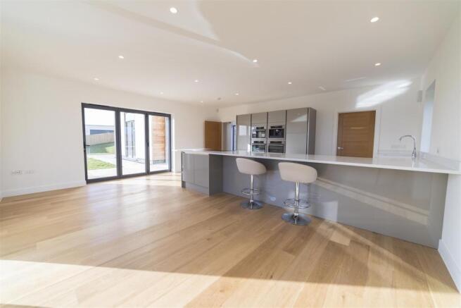Kitchen / Dining