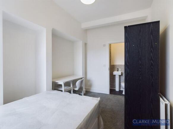 1 bed House of Multiple Occupation to rent Image 12