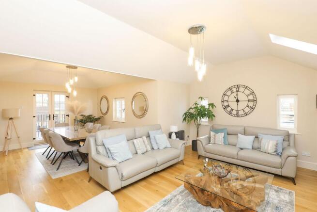 5 bed Semi-Detached for sale Image 10